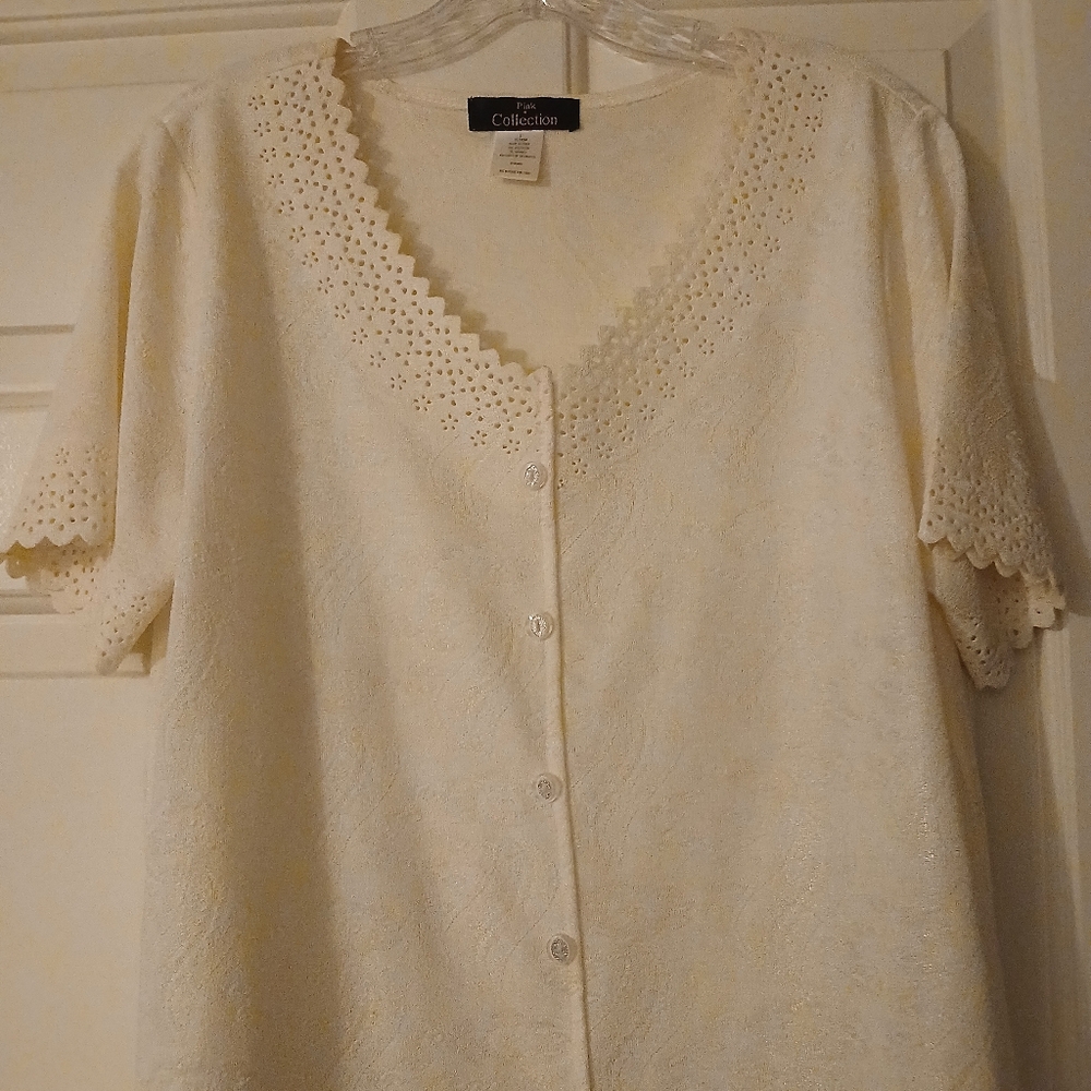 Cream Eyelet L Button-Up Beatiful Blouse!!